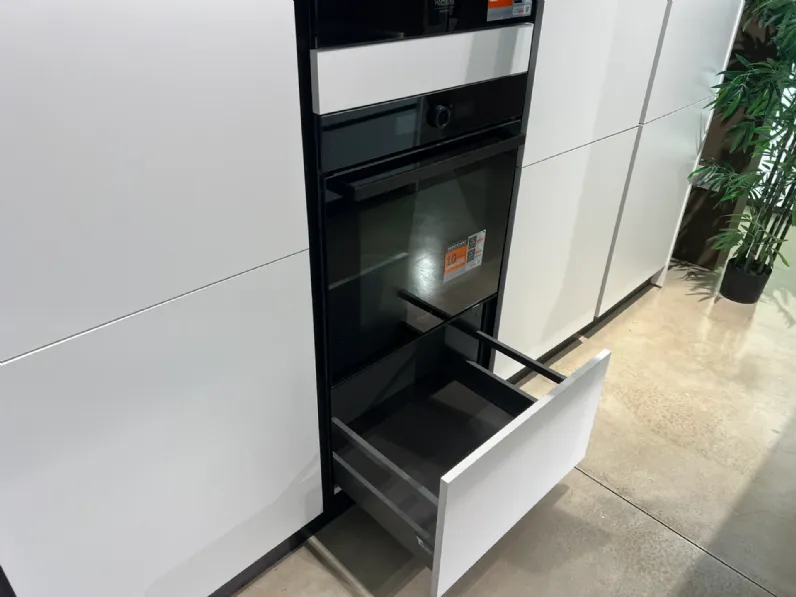 Cucina  pop moderna bianca Mobilturi con isola scontata 61%