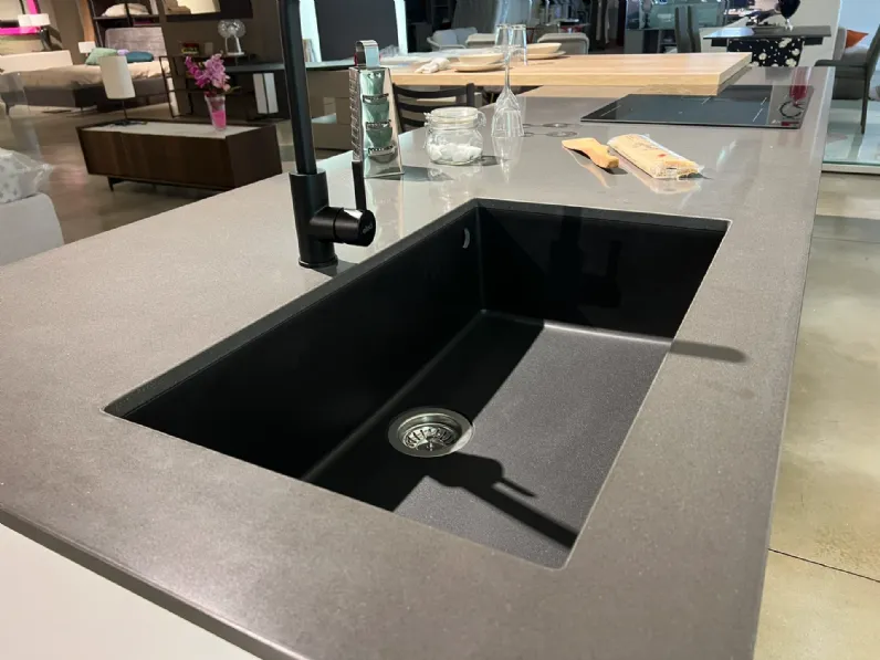 Cucina  pop moderna bianca Mobilturi con isola scontata 61%