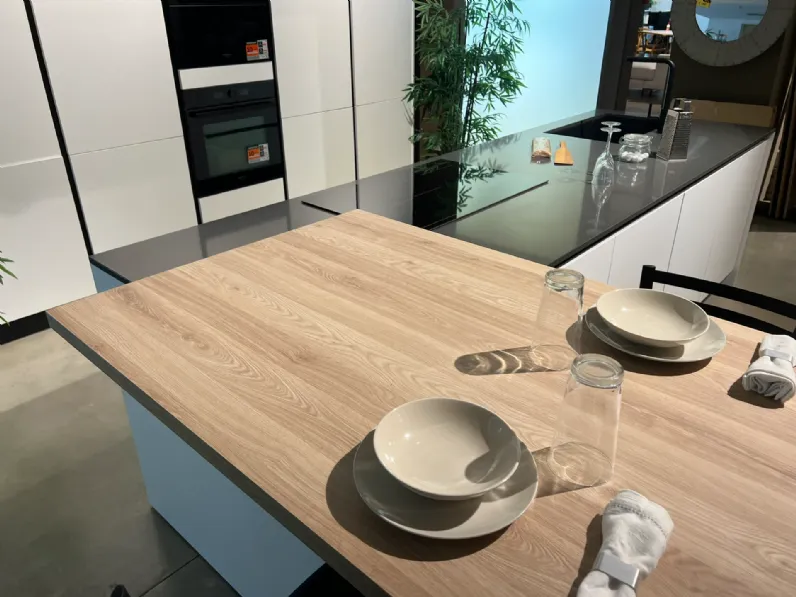 Cucina  pop moderna bianca Mobilturi con isola scontata 61%
