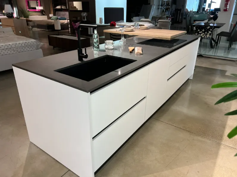 Cucina  pop moderna bianca Mobilturi con isola scontata 61%