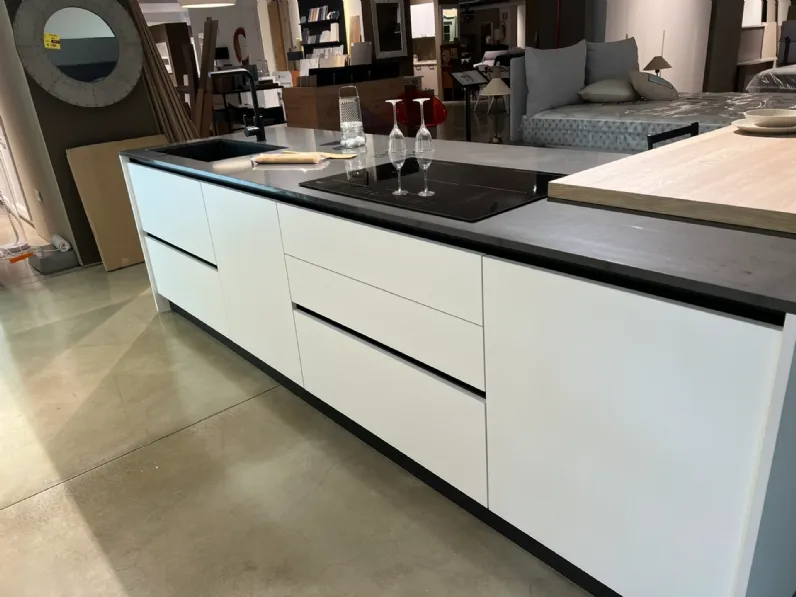 Cucina  pop moderna bianca Mobilturi con isola scontata 61%