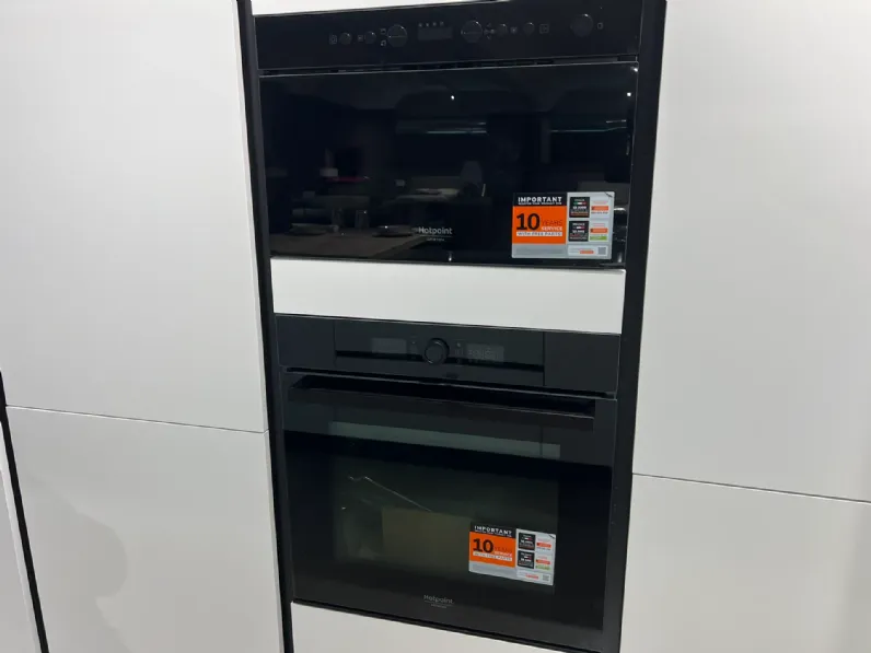 Cucina  pop moderna bianca Mobilturi con isola scontata 61%