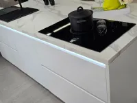 Cucina bianca moderna con isola Artis  tedesca Tecno scontata