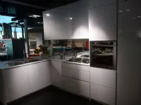 Cucina bianca moderna con penisola Orange Snaidero in Offerta Outlet