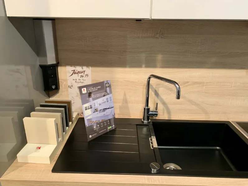 Cucina lineare in laminato lucido bianca 808 inox a prezzo ribassato