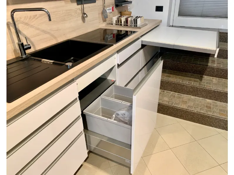 Cucina lineare in laminato lucido bianca 808 inox a prezzo ribassato