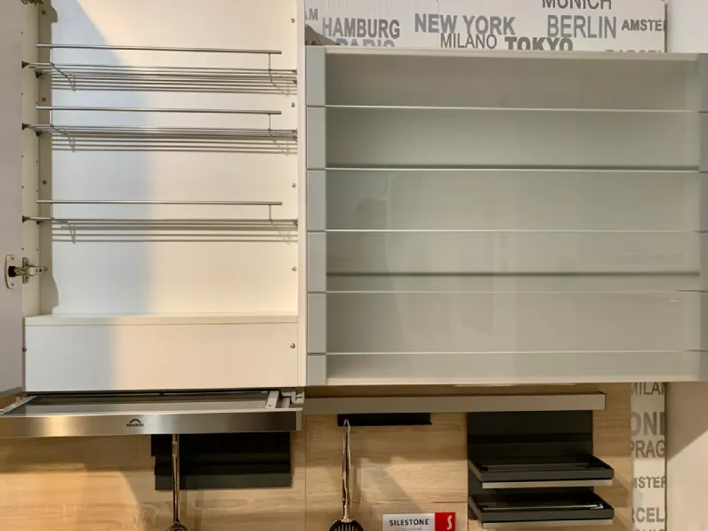 Cucina lineare in laminato lucido bianca 808 inox a prezzo ribassato