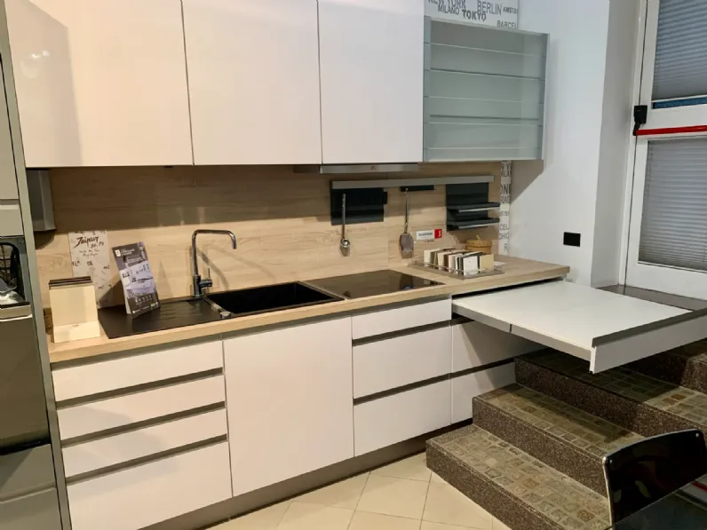Cucina lineare in laminato lucido bianca 808 inox a prezzo ribassato