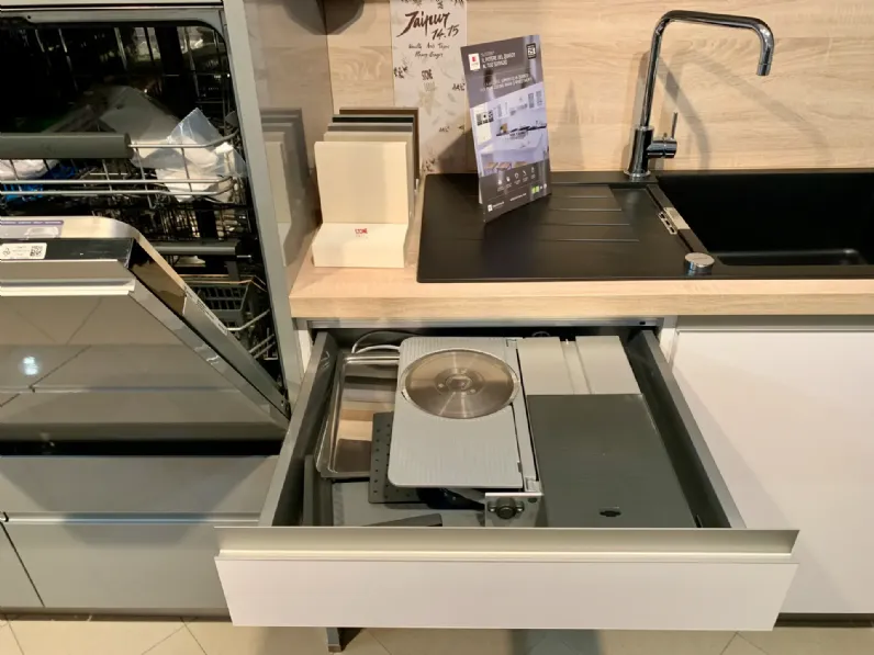 Cucina lineare in laminato lucido bianca 808 inox a prezzo ribassato