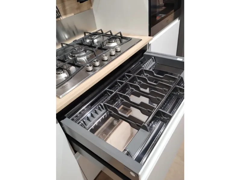 Cucina lineare in polimerico opaco bianca Cucina aria a prezzo ribassato