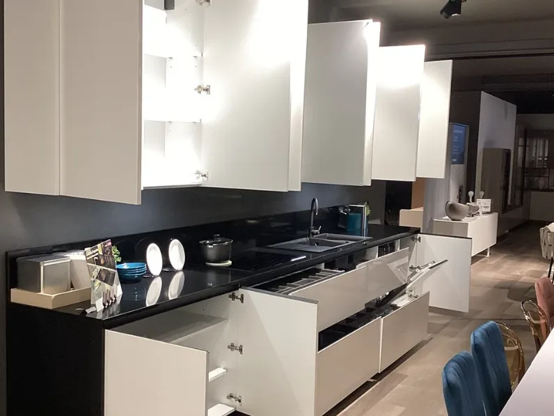 Cucina bianca moderna lineare Tag lucida La casa moderna a soli 10600 Euro
