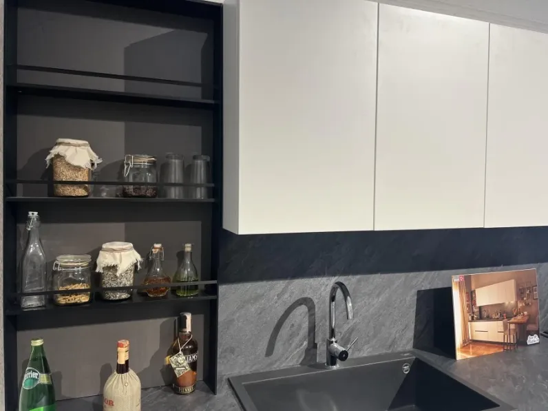 Cucina Mobilturi moderna lineare bianca in laccata opaco Mobilturi pop