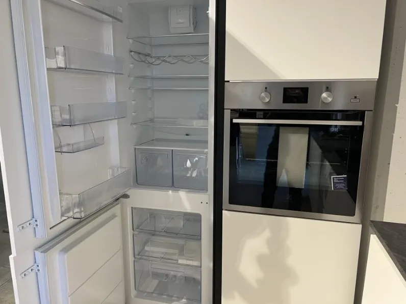 Cucina Mobilturi moderna lineare bianca in laccata opaco Mobilturi pop