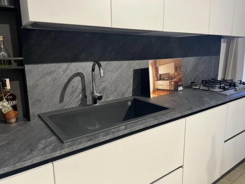 Cucina Mobilturi moderna lineare bianca in laccata opaco Mobilturi pop