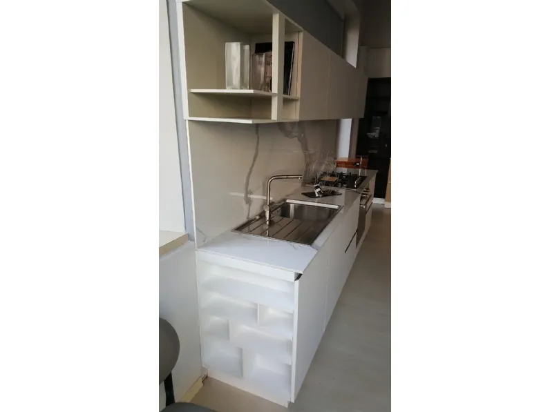 Cucina Dibiesse moderna lineare bianca in laccata opaco Play time gola
