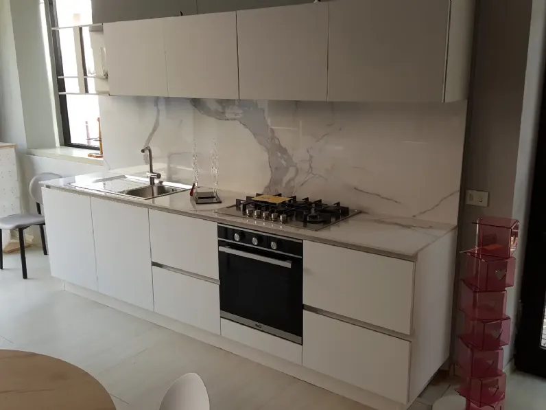 Cucina Dibiesse moderna lineare bianca in laccata opaco Play time gola