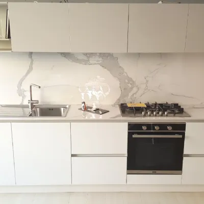 Cucina Dibiesse moderna lineare bianca in laccata opaco Play time gola