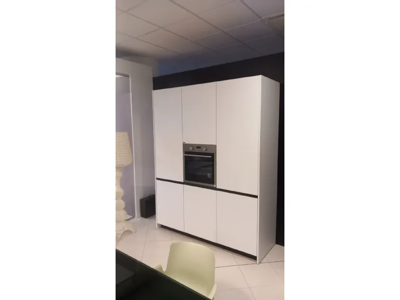 Cucina lineare in laccata opaco a prezzo scontato 46%