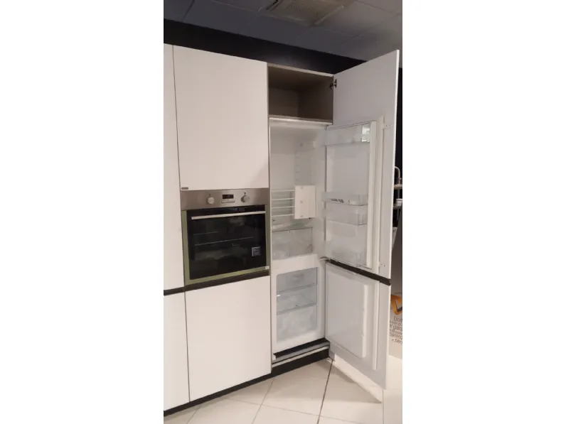 Cucina lineare in laccata opaco a prezzo scontato 46%