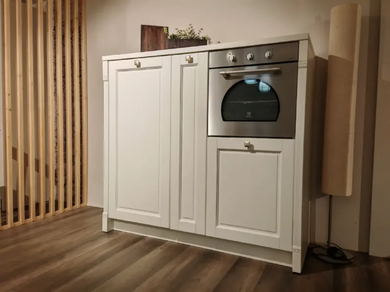 Cucina bianca provenzale con isola Virginia Arredo3 in Offerta Outlet