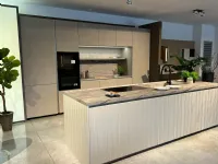 Cucina Binova moderna con isola altri colori in laccata opaco Bluna