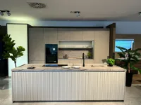Cucina Binova moderna con isola altri colori in laccata opaco Bluna