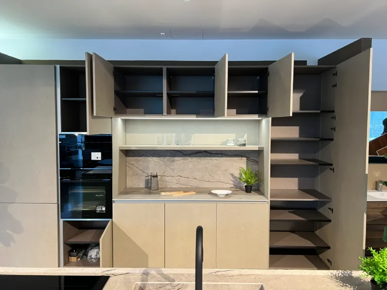 Cucina Binova moderna con isola altri colori in laccata opaco Bluna