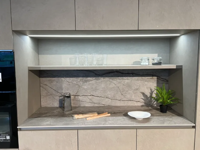 Cucina Binova moderna con isola altri colori in laccata opaco Bluna
