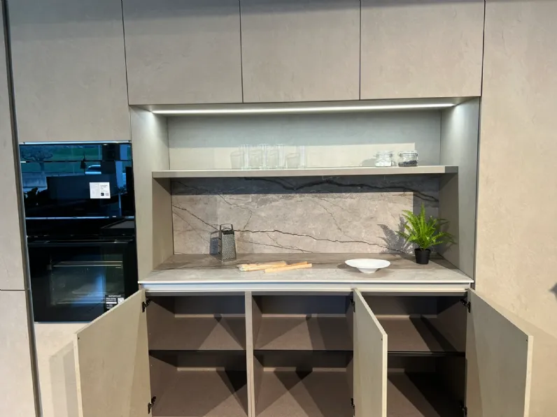 Cucina Binova moderna con isola altri colori in laccata opaco Bluna