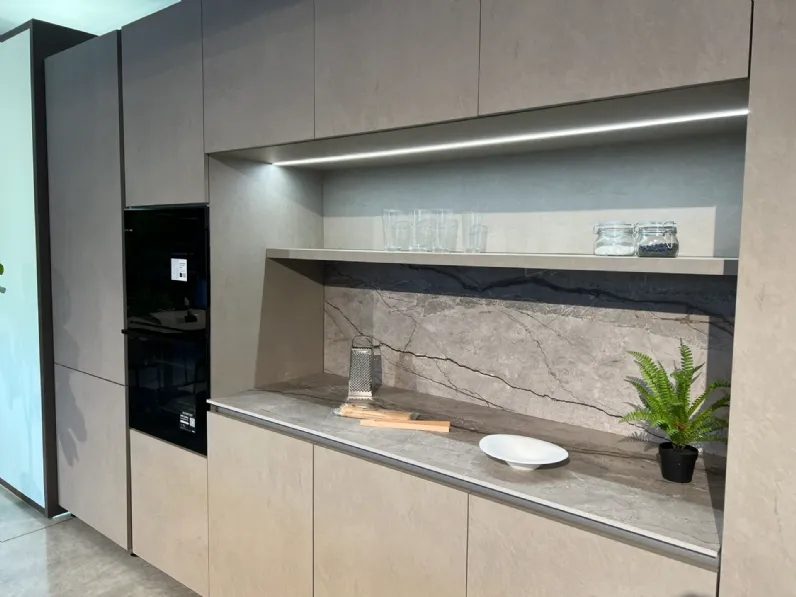 Cucina Binova moderna con isola altri colori in laccata opaco Bluna