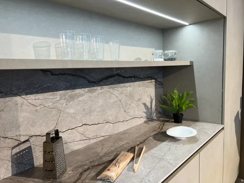 Cucina Binova moderna con isola altri colori in laccata opaco Bluna