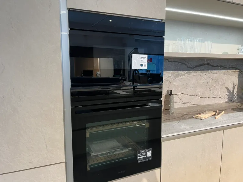 Cucina Binova moderna con isola altri colori in laccata opaco Bluna
