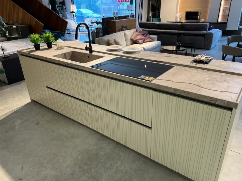 Cucina Binova moderna con isola altri colori in laccata opaco Bluna
