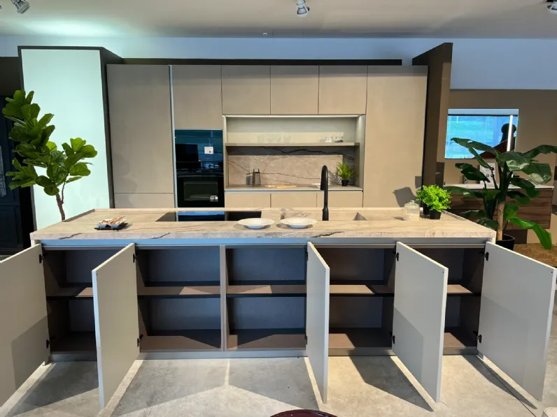 Cucina Binova moderna con isola altri colori in laccata opaco Bluna