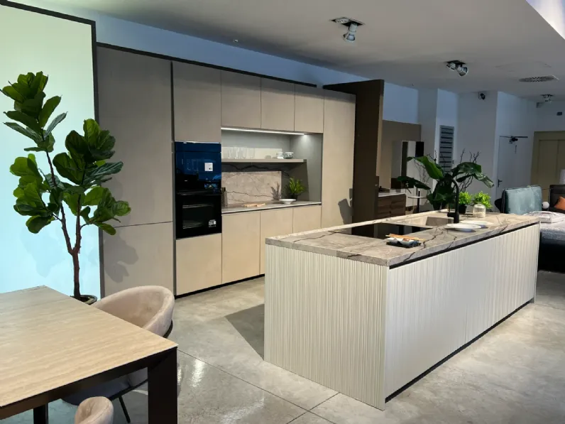 Cucina Binova moderna con isola altri colori in laccata opaco Bluna