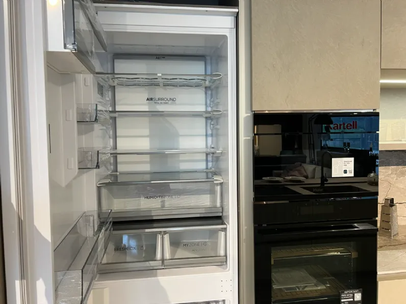 Cucina Binova moderna con isola altri colori in laccata opaco Bluna
