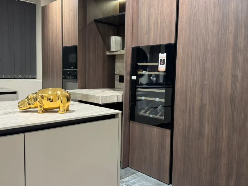 Cucina tortora design con isola Bluna Binova a soli 21900 Euro