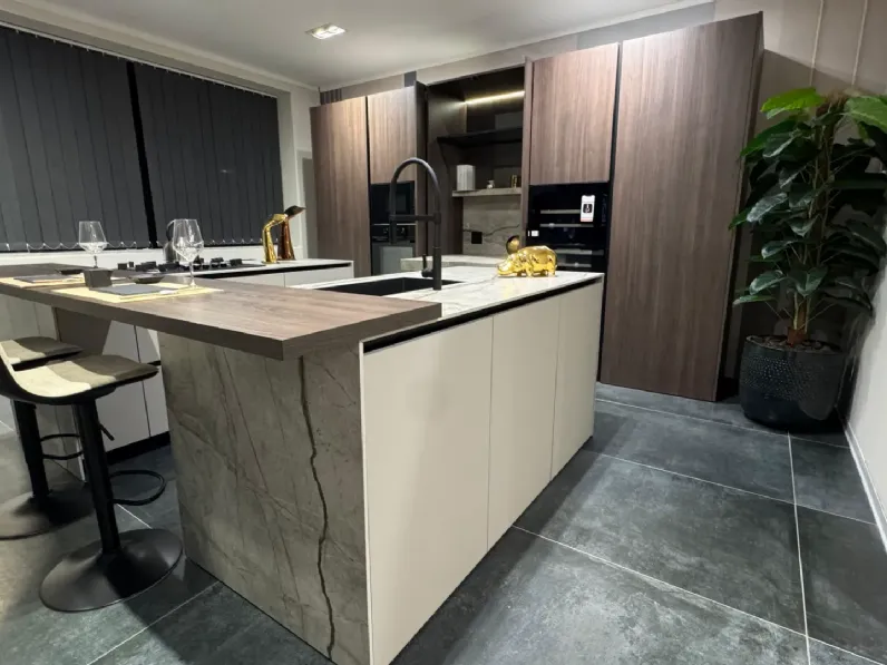 Cucina tortora design con isola Bluna Binova a soli 21900 Euro
