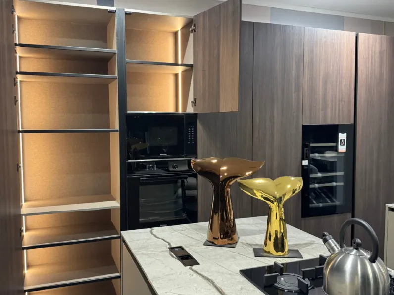 Cucina tortora design con isola Bluna Binova a soli 21900 Euro