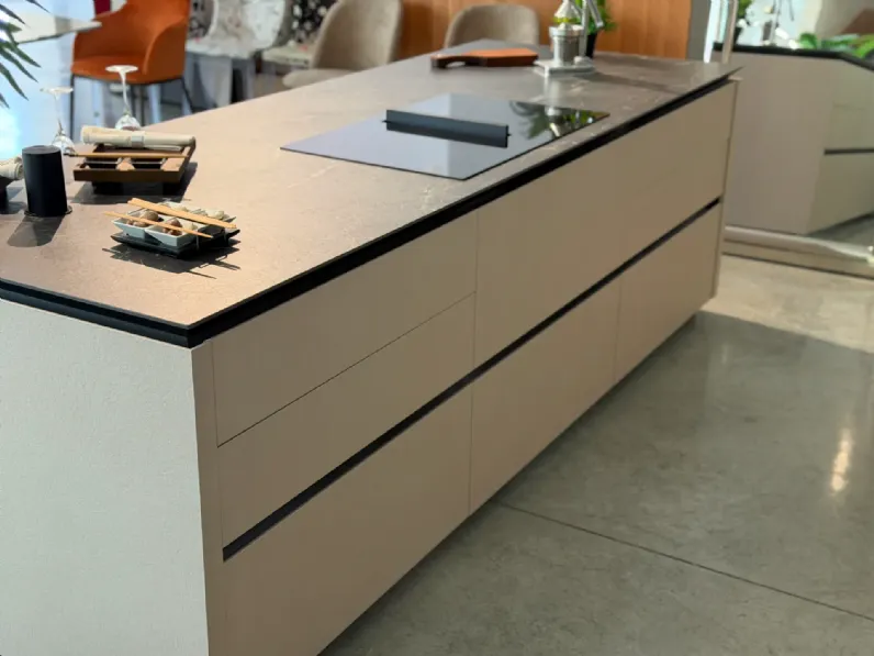 Cucina Bluna moderna tortora Binova con isola scontata 57%