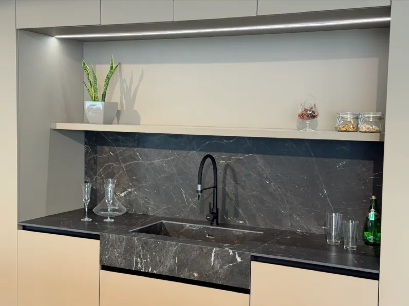 Cucina Bluna moderna tortora Binova con isola scontata 57%