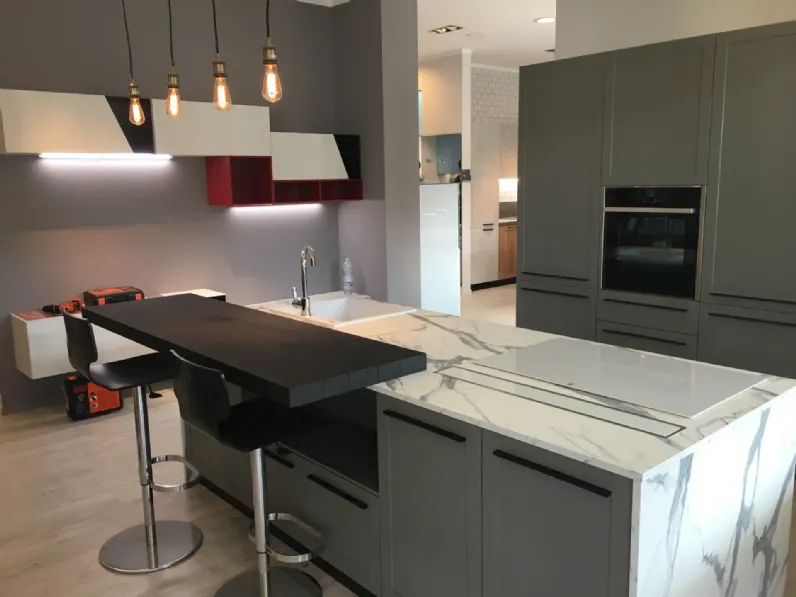 Cucina antracite moderna con isola Scavolini Carattere a soli 13104 Euro