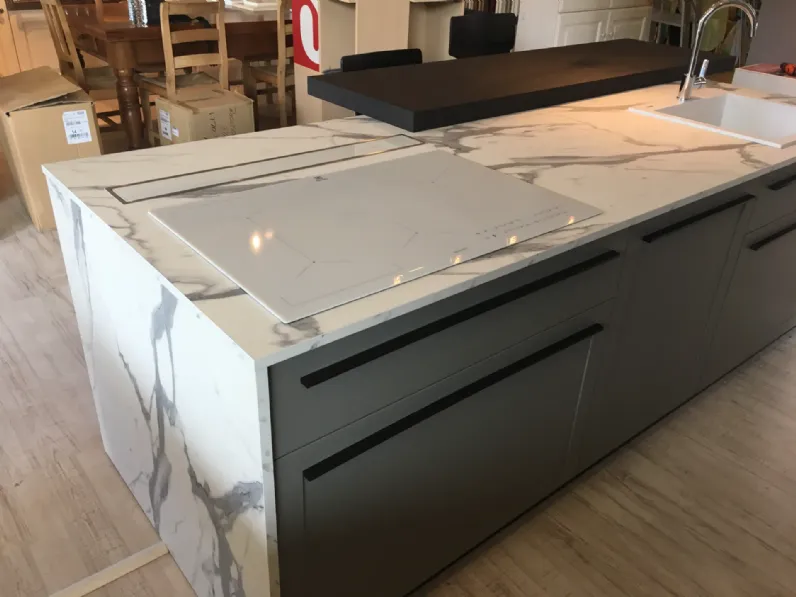 Cucina antracite moderna con isola Scavolini Carattere a soli 13104 Euro