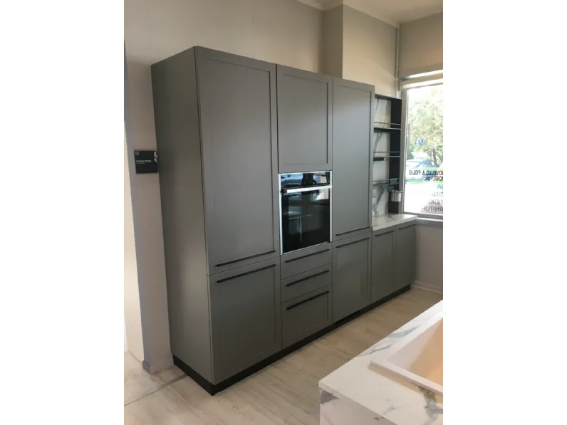 Cucina antracite moderna con isola Scavolini Carattere a soli 13104 Euro
