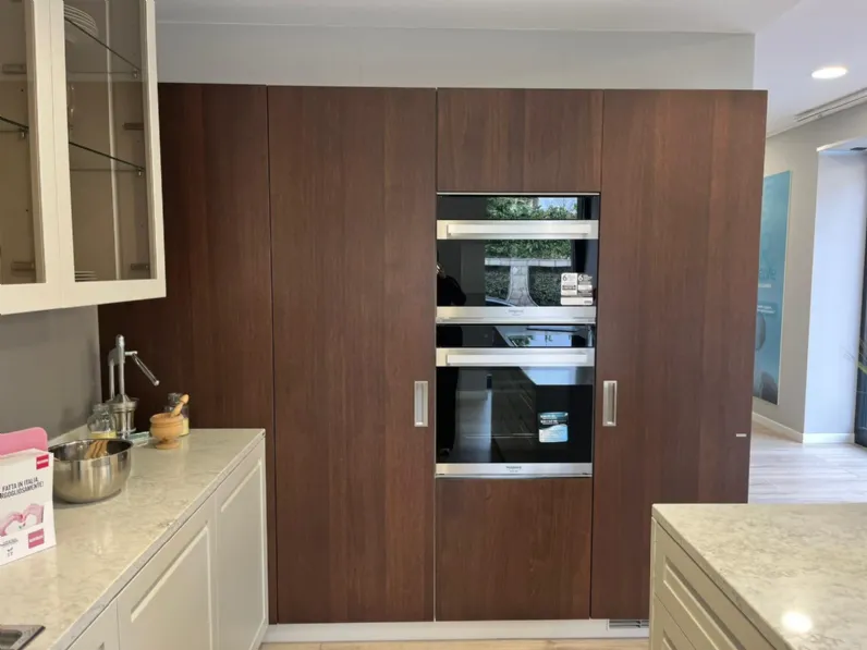 Cucina tortora moderna con isola Carattere Scavolini a soli 13750 Euro