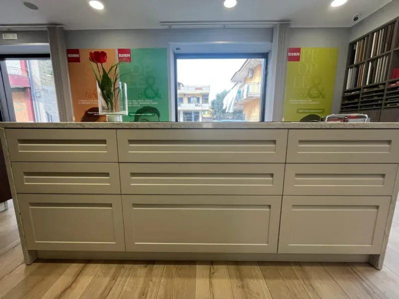 Cucina tortora moderna con isola Carattere Scavolini a soli 13750 Euro