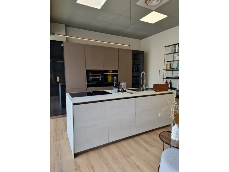 Cucina grigia design con isola Rho + skyline Armony scontata