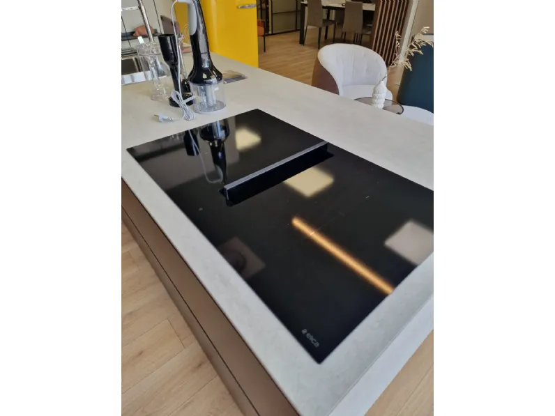 Cucina grigia design con isola Rho + skyline Armony scontata