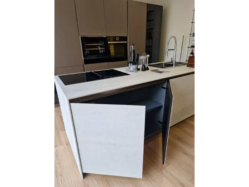 Cucina grigia design con isola Rho + skyline Armony scontata