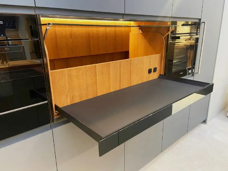 Cucina Arclinea moderna con isola altri colori in hpl Italia/convivium